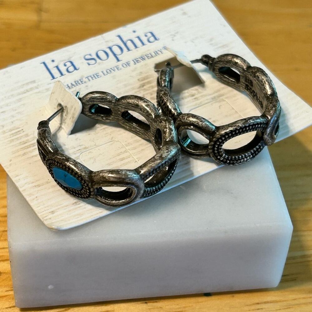 L0044 Lia Sophia Medium Hoop Earrings silver blue New on card